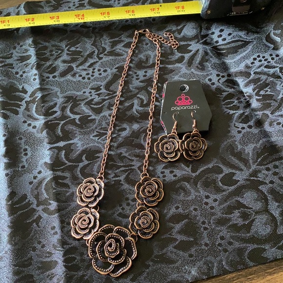 New Paparazzi Rose Earrings & Necklace - Picture 2 of 3
